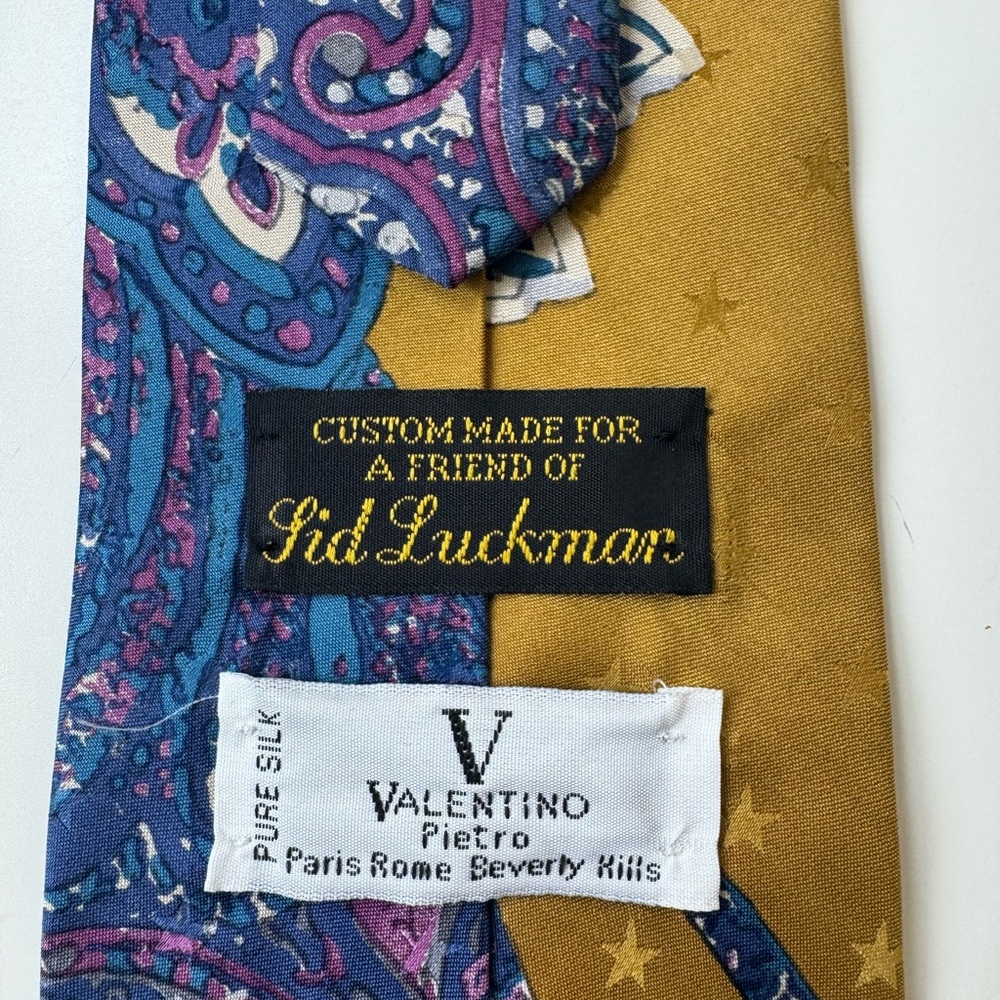 Vintage 90’s Valentino Pietro Paisley and Star Patterned Silk Tie - Picture 6 of 6